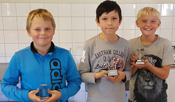 VSK tog hem alla medaljer i M genom Oscar, Christopher och Victor Foto: Rasmus Myklebust